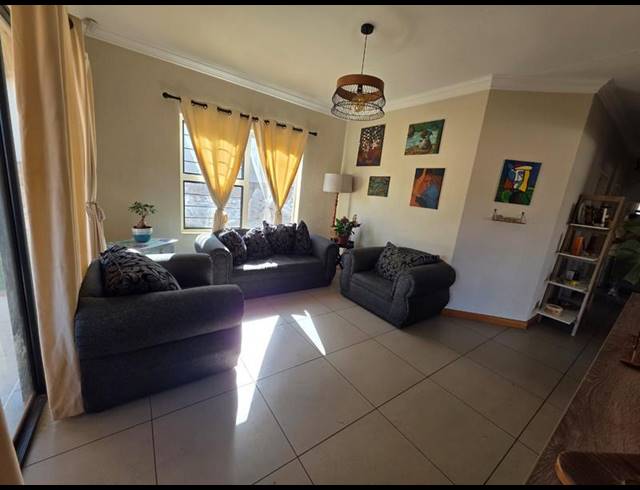 3 BEDROOM CLUSTER FOR SALE IN POMONA